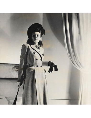 Lucien Lelong - robe portée par la mannequin Maggy Sarragne, photographie de Lavoisier (circa 1948) une grave pollution 