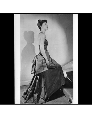 Schiaparelli - Robe du soir en faille (1948) Les magasins à Paris