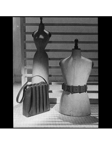 Crespi - sac et ceinture de Winter, photographie pour Fémina (1947) est présent 