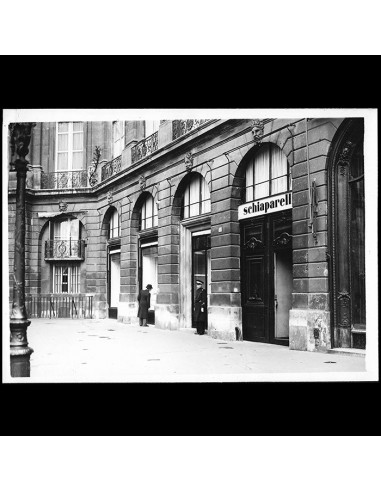 Schiaparelli - Photographie de la boutique Place Vendôme à Paris (circa 1939-1945) 2 - 3 jours ouvrés.