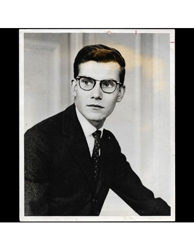 Yves Saint-Laurent - Portrait du couturier par André Ostier (1959) Les magasins à Paris et en Île-de-France