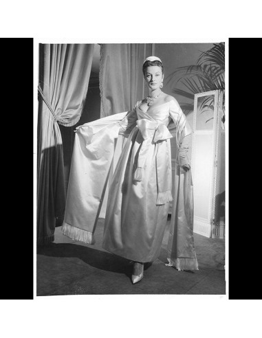 Christian Dior - Robe du soir par Yves Saint Laurent (1958) Les magasins à Paris