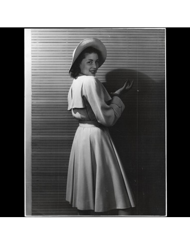 Carven - Robe, photographie de Philippe Pottier (1946) de l' environnement