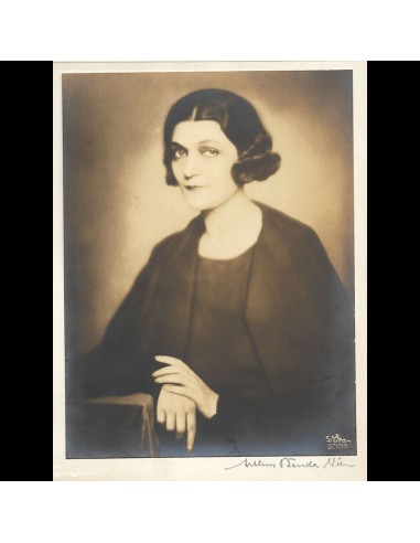 Caroline Reboux - Portrait de Lucienne Rabaté, tirage d'Arthur Benda (circa 1927) Faites des économies